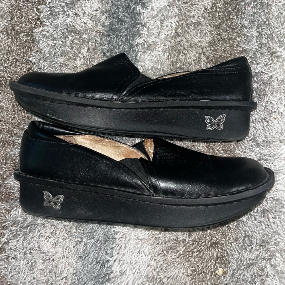Algeria shoes size 38 in good used condition.